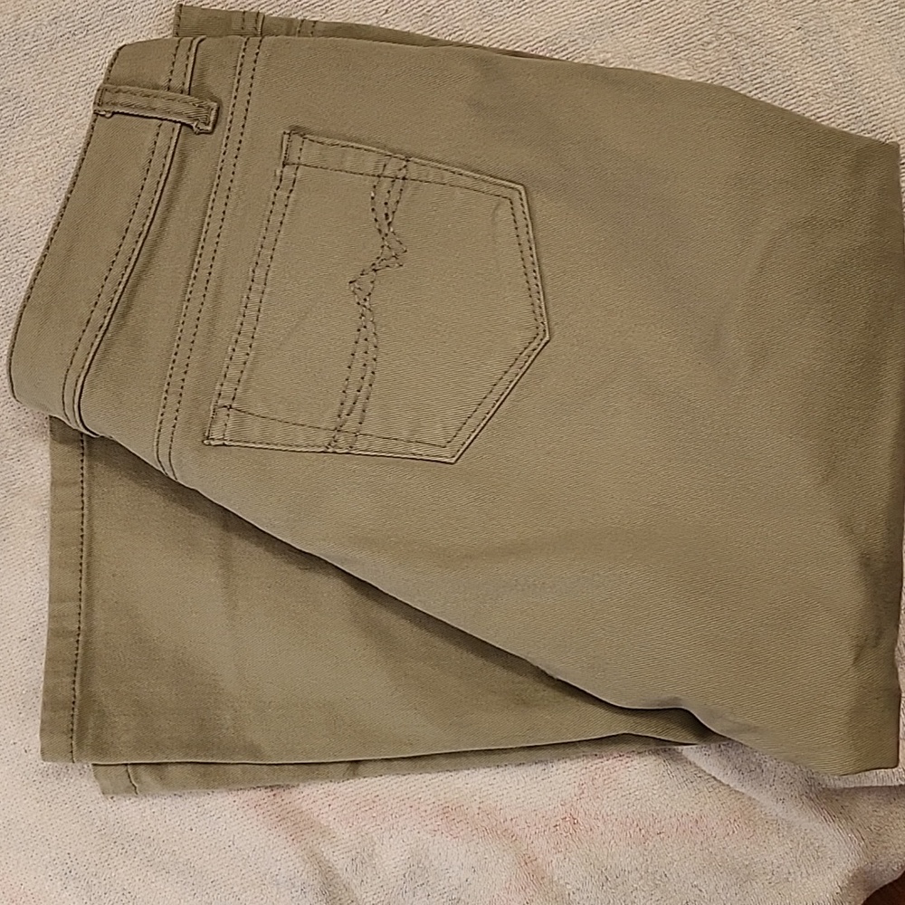Super Cute womens size 12 capri